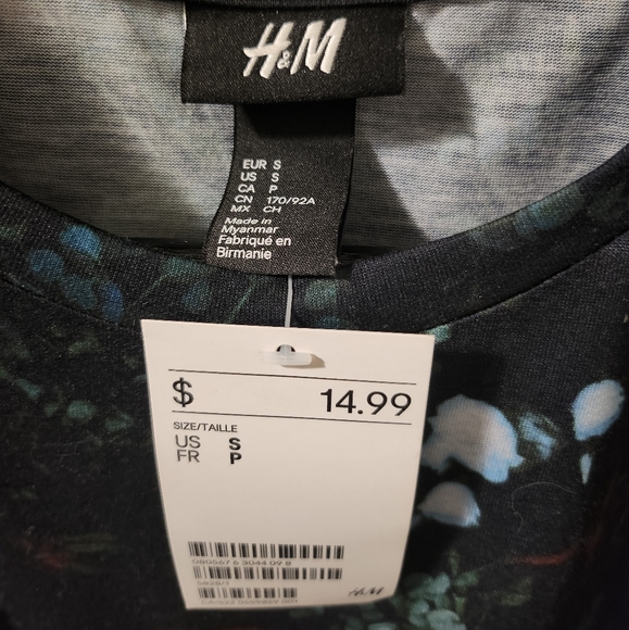 🆕️ H&M Floral Slim Fit Tee Black NWT Size S - Picture 3 of 4